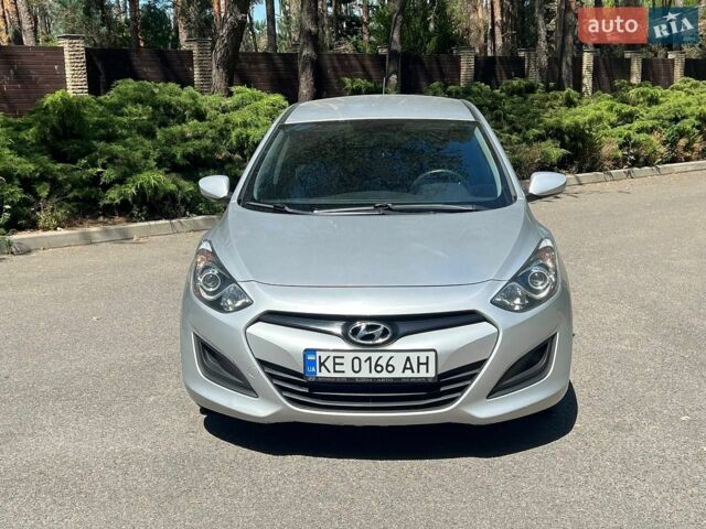 Серый Хендай i30, объемом двигателя 1.4 л и пробегом 191 тыс. км за 8400 $, фото 1 на Automoto.ua