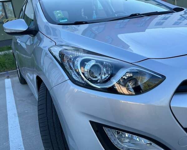 Сірий Хендай i30, об'ємом двигуна 1.58 л та пробігом 190 тис. км за 8999 $, фото 1 на Automoto.ua