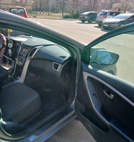 Серый Хендай i30, объемом двигателя 1.4 л и пробегом 277 тыс. км за 8500 $, фото 1 на Automoto.ua