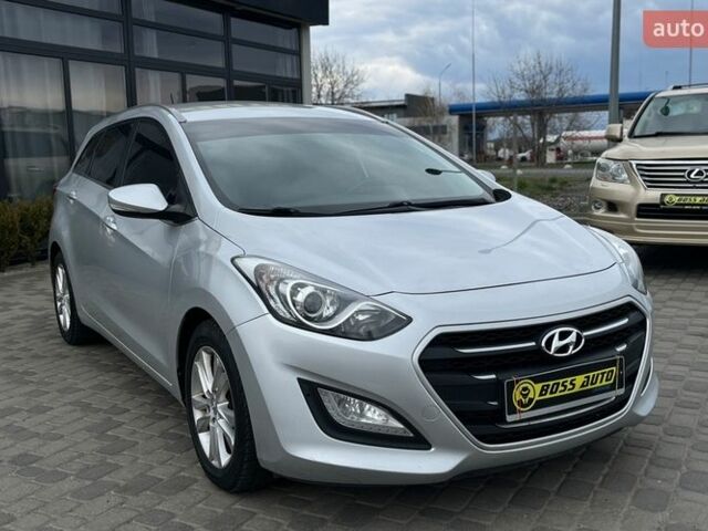 Серый Хендай i30, объемом двигателя 1.58 л и пробегом 250 тыс. км за 10000 $, фото 1 на Automoto.ua