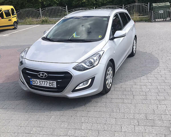 Сірий Хендай i30, об'ємом двигуна 1.4 л та пробігом 240 тис. км за 9300 $, фото 1 на Automoto.ua