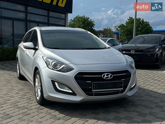 Серый Хендай i30, объемом двигателя 1.58 л и пробегом 250 тыс. км за 10000 $, фото 1 на Automoto.ua
