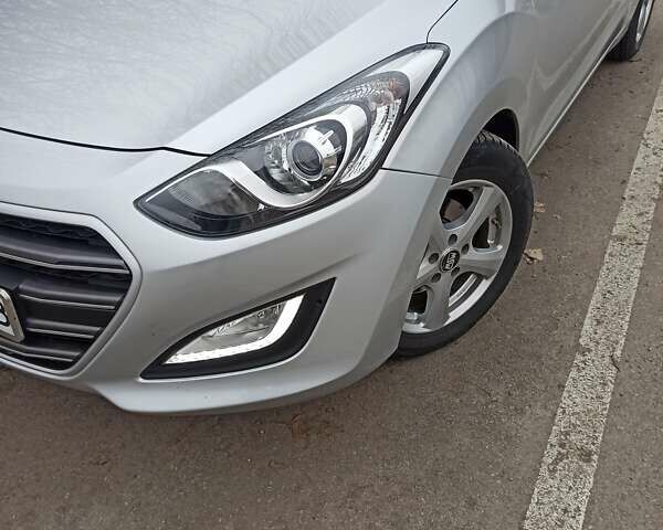 Серый Хендай i30, объемом двигателя 1.6 л и пробегом 126 тыс. км за 12300 $, фото 1 на Automoto.ua