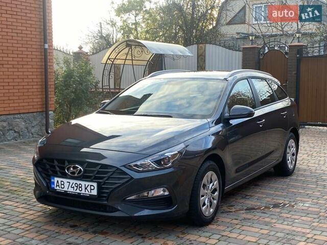 Серый Хендай i30, объемом двигателя 1.5 л и пробегом 3 тыс. км за 19999 $, фото 1 на Automoto.ua