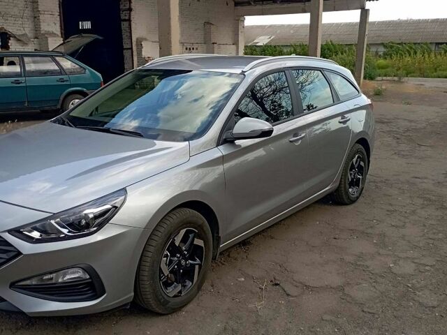 Серый Хендай i30, объемом двигателя 1.5 л и пробегом 6 тыс. км за 18970 $, фото 1 на Automoto.ua