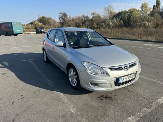 Серый Хендай i30, объемом двигателя 1.6 л и пробегом 332 тыс. км за 5000 $, фото 1 на Automoto.ua