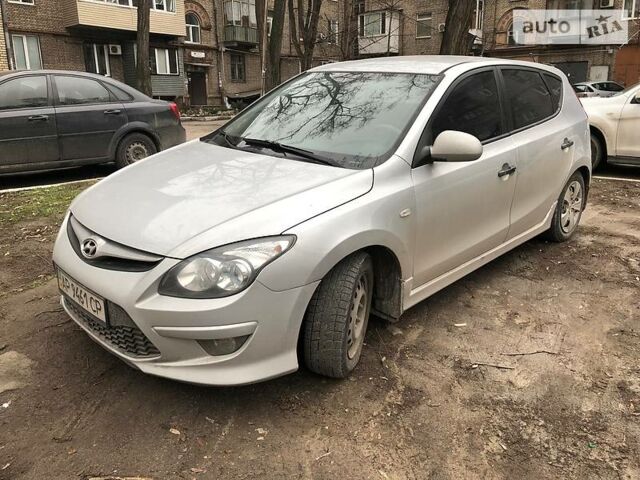 Сірий Хендай i30, об'ємом двигуна 1.4 л та пробігом 112 тис. км за 7000 $, фото 1 на Automoto.ua