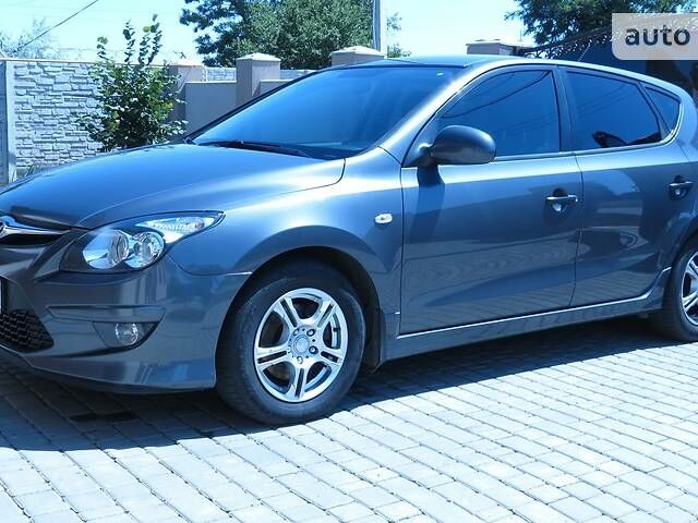 Сірий Хендай i30, об'ємом двигуна 1.6 л та пробігом 89 тис. км за 9000 $, фото 1 на Automoto.ua