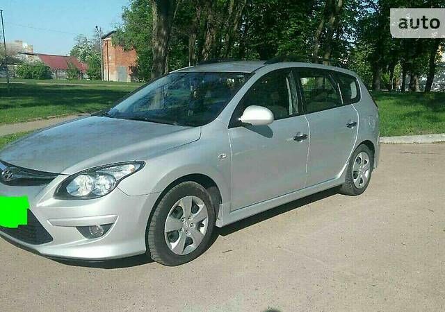 Сірий Хендай i30, об'ємом двигуна 1.6 л та пробігом 152 тис. км за 7400 $, фото 1 на Automoto.ua