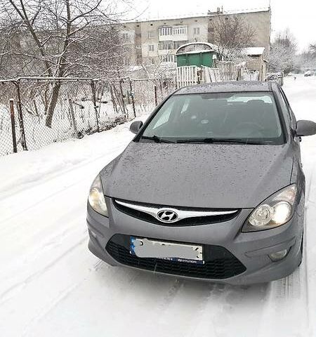 Сірий Хендай i30, об'ємом двигуна 1.6 л та пробігом 145 тис. км за 9700 $, фото 1 на Automoto.ua