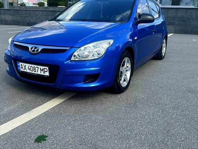 Синий Хендай i30, объемом двигателя 1.4 л и пробегом 212 тыс. км за 5700 $, фото 1 на Automoto.ua