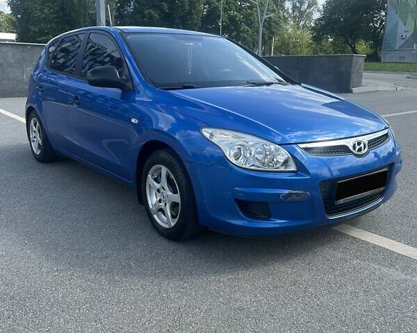 Синій Хендай i30, об'ємом двигуна 1.4 л та пробігом 212 тис. км за 5700 $, фото 1 на Automoto.ua