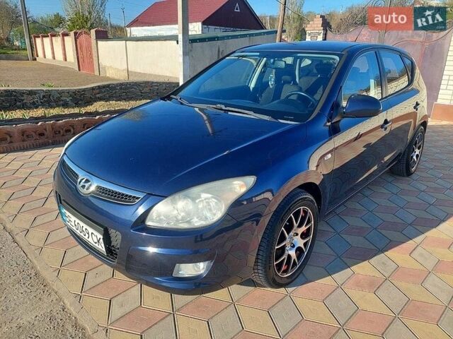 Синий Хендай i30, объемом двигателя 1.99 л и пробегом 217 тыс. км за 4750 $, фото 1 на Automoto.ua