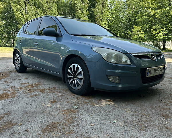 Синий Хендай i30, объемом двигателя 1.58 л и пробегом 279 тыс. км за 5500 $, фото 1 на Automoto.ua
