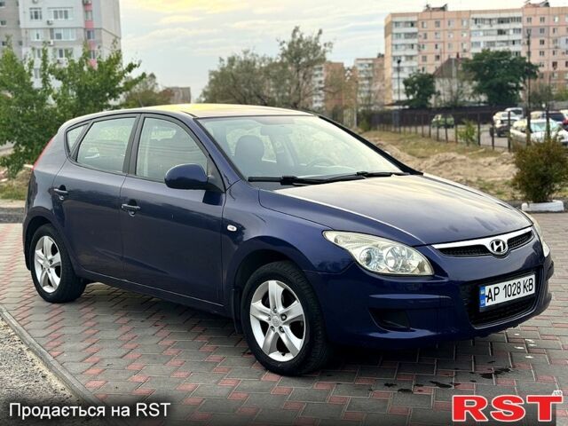 Синий Хендай i30, объемом двигателя 1.4 л и пробегом 250 тыс. км за 4600 $, фото 1 на Automoto.ua