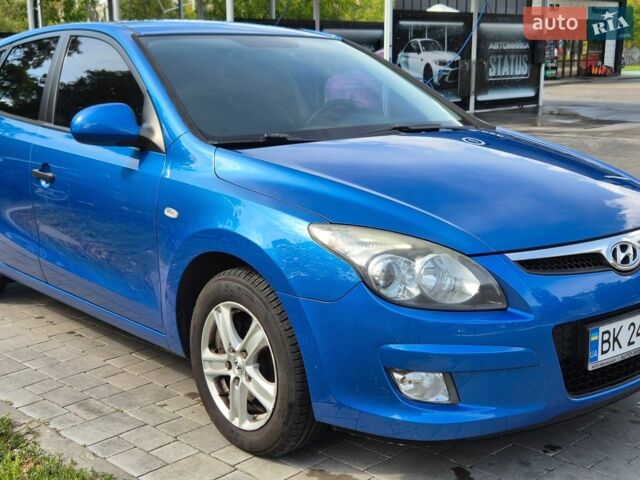 Синій Хендай i30, об'ємом двигуна 1.59 л та пробігом 251 тис. км за 6000 $, фото 1 на Automoto.ua