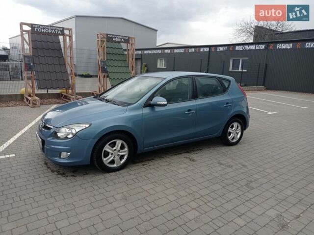 Синий Хендай i30, объемом двигателя 1.58 л и пробегом 264 тыс. км за 5100 $, фото 1 на Automoto.ua