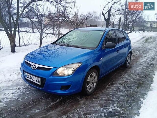 Синий Хендай i30, объемом двигателя 1.4 л и пробегом 251 тыс. км за 5450 $, фото 1 на Automoto.ua