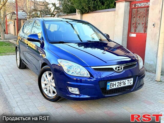 Синий Хендай i30, объемом двигателя 1.6 л и пробегом 192 тыс. км за 5200 $, фото 1 на Automoto.ua