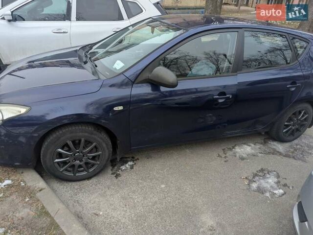 Синий Хендай i30, объемом двигателя 1.4 л и пробегом 220 тыс. км за 6800 $, фото 1 на Automoto.ua