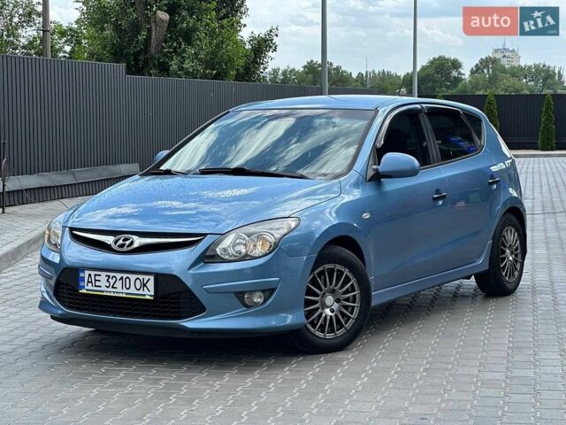 Синий Хендай i30, объемом двигателя 1.6 л и пробегом 179 тыс. км за 7899 $, фото 1 на Automoto.ua