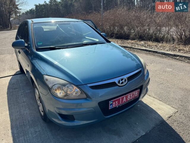 Синий Хендай i30, объемом двигателя 1.6 л и пробегом 224 тыс. км за 6800 $, фото 1 на Automoto.ua