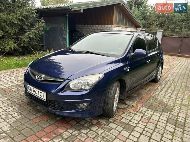 Синий Хендай i30, объемом двигателя 1.4 л и пробегом 155 тыс. км за 6700 $, фото 1 на Automoto.ua
