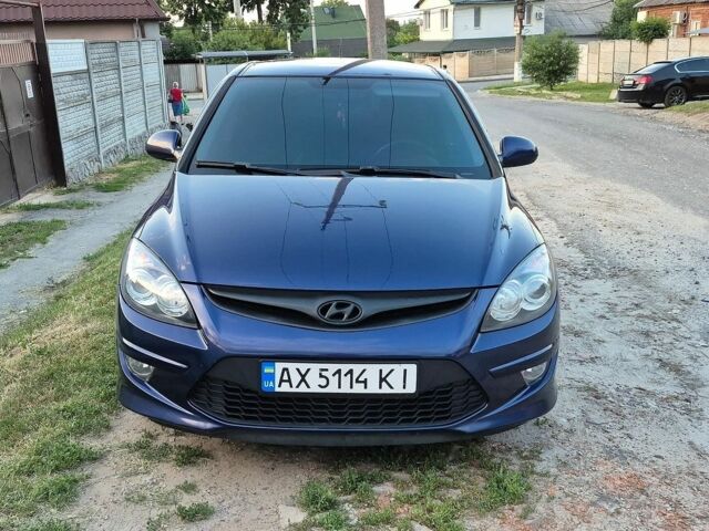Синий Хендай i30, объемом двигателя 1.4 л и пробегом 214 тыс. км за 6300 $, фото 1 на Automoto.ua