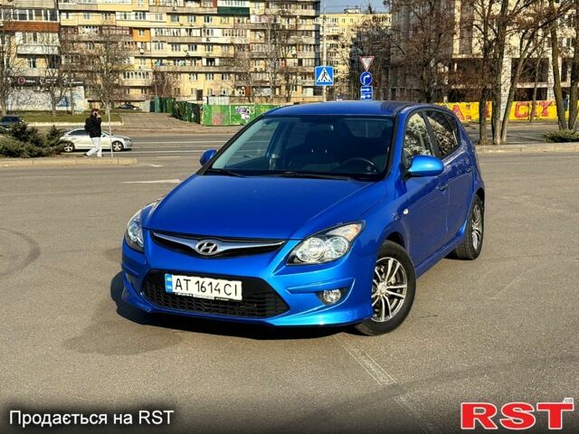 Синий Хендай i30, объемом двигателя 1.6 л и пробегом 138 тыс. км за 6800 $, фото 1 на Automoto.ua