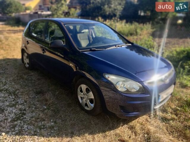 Синий Хендай i30, объемом двигателя 1.4 л и пробегом 257 тыс. км за 4950 $, фото 1 на Automoto.ua