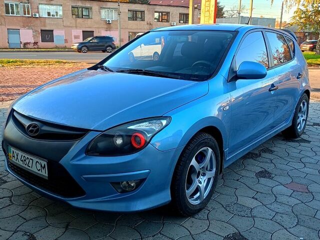 Синий Хендай i30, объемом двигателя 1.4 л и пробегом 145 тыс. км за 6300 $, фото 1 на Automoto.ua