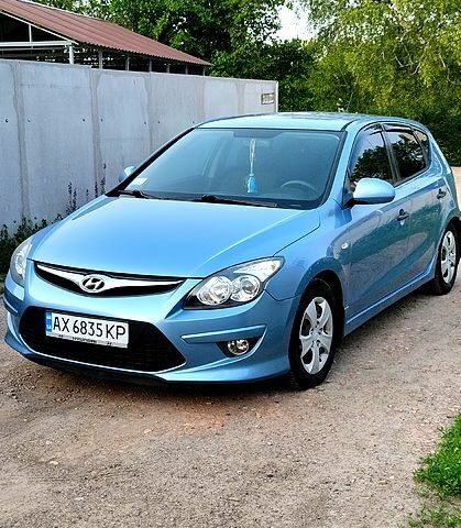 Синій Хендай i30, об'ємом двигуна 1.4 л та пробігом 230 тис. км за 6300 $, фото 1 на Automoto.ua