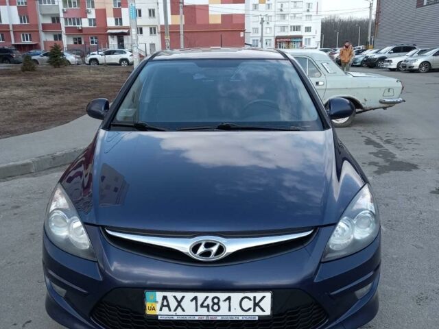 Синий Хендай i30, объемом двигателя 1.4 л и пробегом 150 тыс. км за 7500 $, фото 1 на Automoto.ua