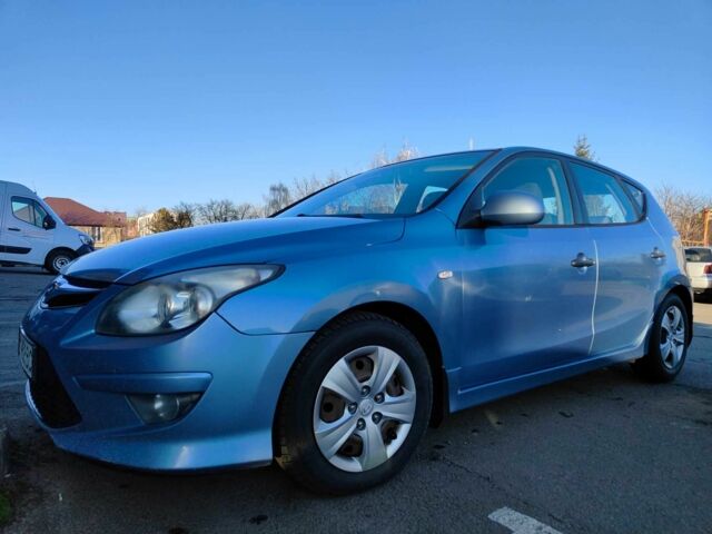 Синий Хендай i30, объемом двигателя 1.6 л и пробегом 286 тыс. км за 5500 $, фото 1 на Automoto.ua