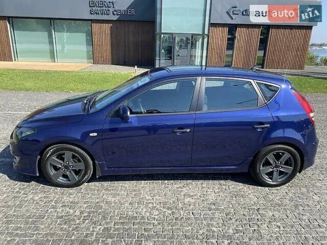 Синій Хендай i30, об'ємом двигуна 1.59 л та пробігом 245 тис. км за 7800 $, фото 1 на Automoto.ua