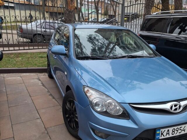 Синий Хендай i30, объемом двигателя 1.6 л и пробегом 309 тыс. км за 6100 $, фото 1 на Automoto.ua