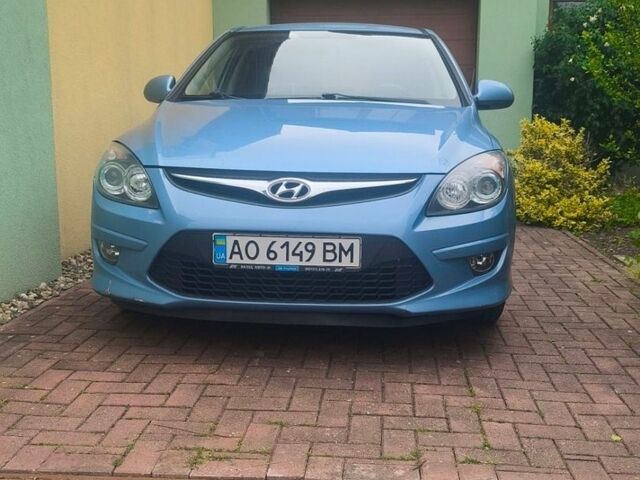 Синий Хендай i30, объемом двигателя 1.4 л и пробегом 93 тыс. км за 5500 $, фото 1 на Automoto.ua