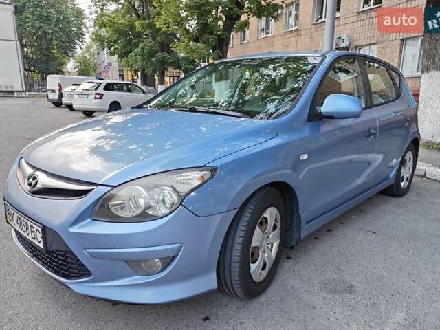 Синий Хендай i30, объемом двигателя 1.58 л и пробегом 274 тыс. км за 5400 $, фото 1 на Automoto.ua