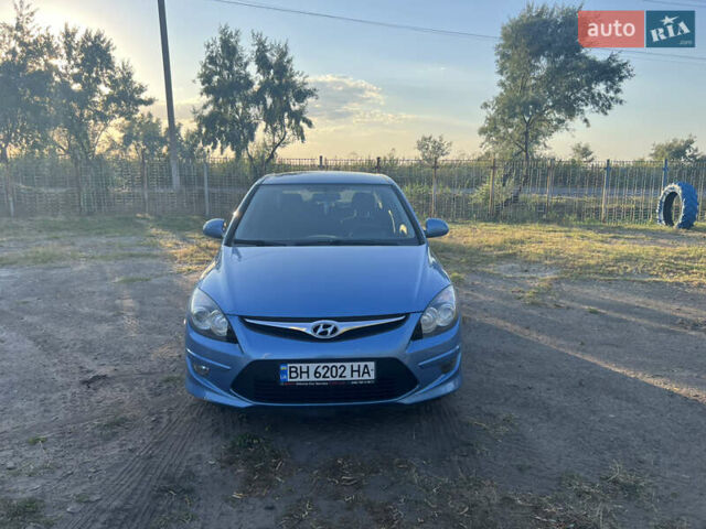 Синий Хендай i30, объемом двигателя 1.58 л и пробегом 310 тыс. км за 6200 $, фото 1 на Automoto.ua