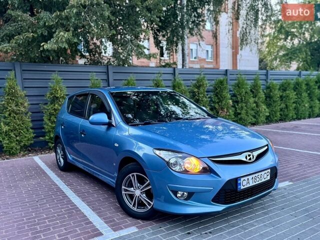 Синий Хендай i30, объемом двигателя 1.4 л и пробегом 179 тыс. км за 6600 $, фото 1 на Automoto.ua