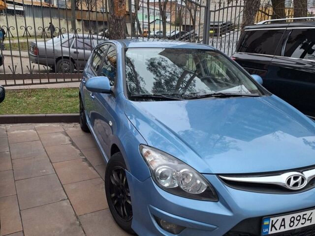 Синий Хендай i30, объемом двигателя 1.6 л и пробегом 309 тыс. км за 6100 $, фото 1 на Automoto.ua