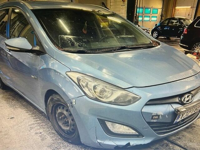 Синий Хендай i30, объемом двигателя 1.4 л и пробегом 202 тыс. км за 5853 $, фото 1 на Automoto.ua