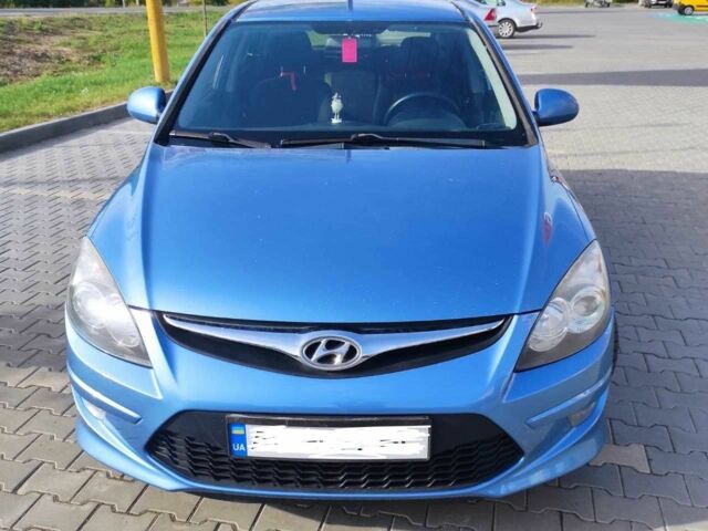Синий Хендай i30, объемом двигателя 1.6 л и пробегом 257 тыс. км за 7200 $, фото 1 на Automoto.ua