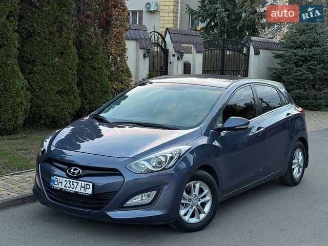 Синий Хендай i30, объемом двигателя 1.58 л и пробегом 180 тыс. км за 9800 $, фото 1 на Automoto.ua