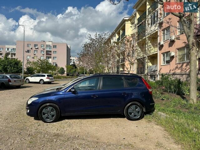 Синій Хендай i30, об'ємом двигуна 1.6 л та пробігом 304 тис. км за 6000 $, фото 1 на Automoto.ua
