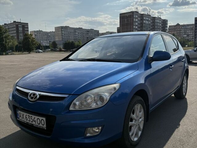 Синий Хендай i30, объемом двигателя 1.6 л и пробегом 180 тыс. км за 6721 $, фото 1 на Automoto.ua