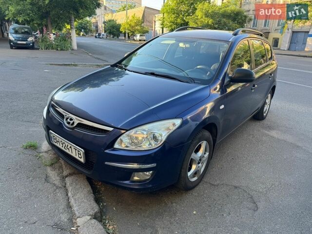 Синий Хендай i30, объемом двигателя 1.6 л и пробегом 228 тыс. км за 5600 $, фото 1 на Automoto.ua