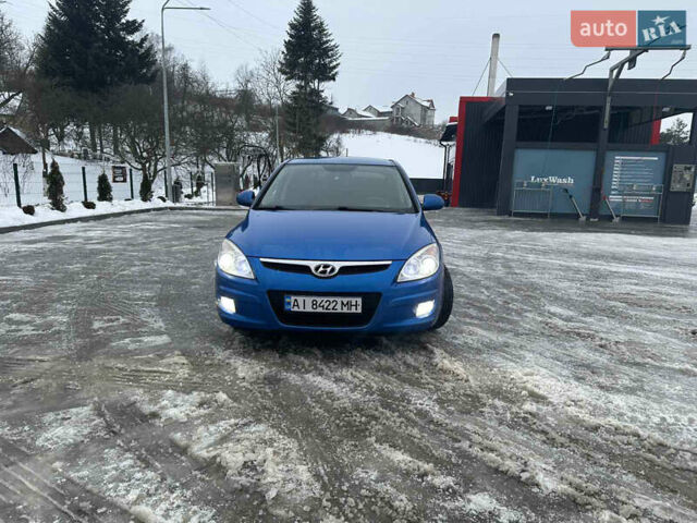 Синий Хендай i30, объемом двигателя 1.6 л и пробегом 243 тыс. км за 5950 $, фото 1 на Automoto.ua
