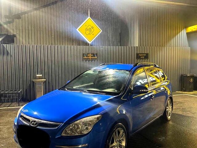 Синий Хендай i30, объемом двигателя 2 л и пробегом 300 тыс. км за 3200 $, фото 1 на Automoto.ua