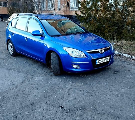 Синий Хендай i30, объемом двигателя 1.6 л и пробегом 300 тыс. км за 6200 $, фото 1 на Automoto.ua